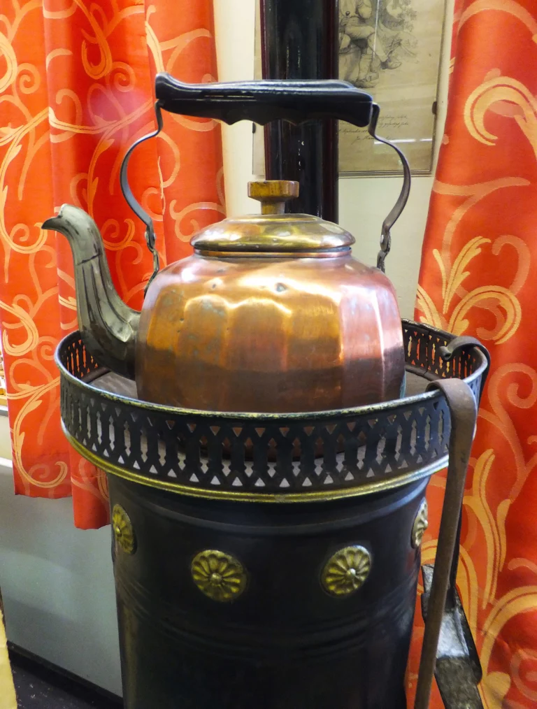 Der blank polierte Kupferkessel