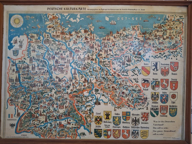 Kulturerbe auf einer alten Deutschlandkarte